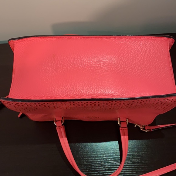 Kate Spade medium sized coral purse - Picture 4 of 6